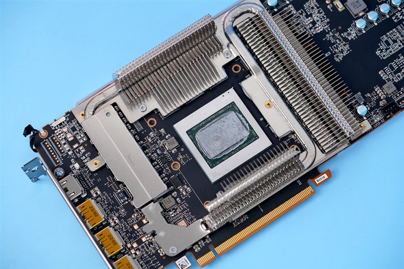 最强A卡降临！RX 6950 XT首发评测：全面战胜RTX 3090