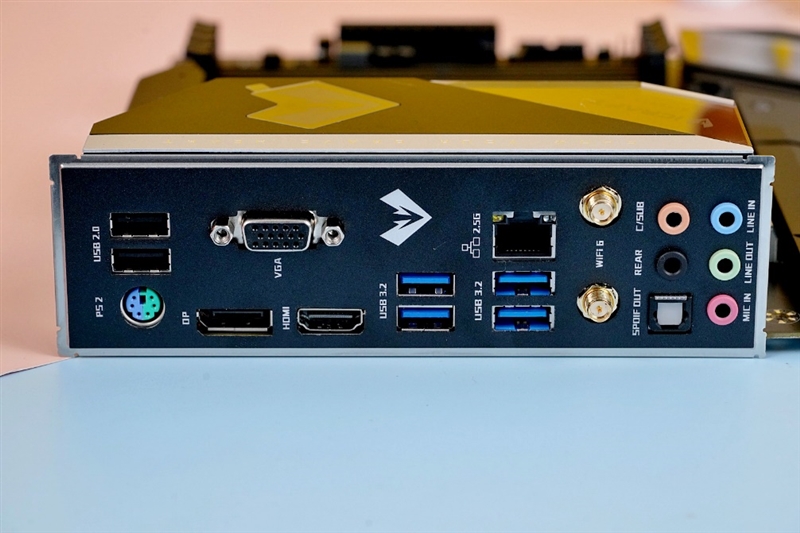 疯狂堆料的D4主板！铭瑄MS-iCraft B660M WIFI主板评测