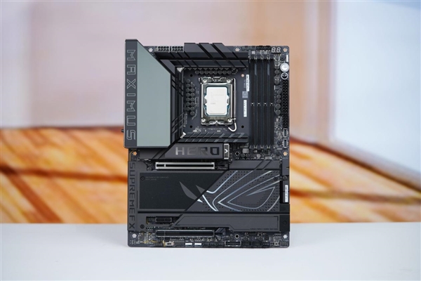 英特尔Ultra旗舰座驾！华硕ROG MAXIMUS Z890 HERO主板图赏