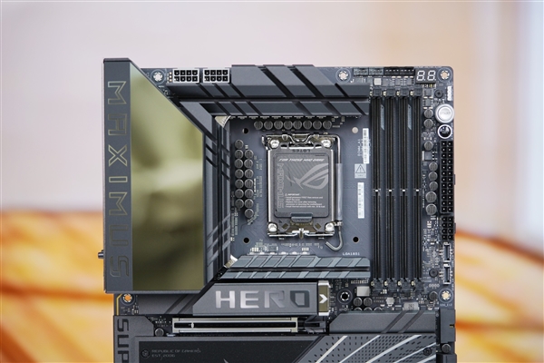 英特尔Ultra旗舰座驾！华硕ROG MAXIMUS Z890 HERO主板图赏