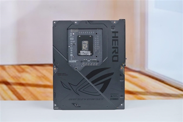 英特尔Ultra旗舰座驾！华硕ROG MAXIMUS Z890 HERO主板图赏