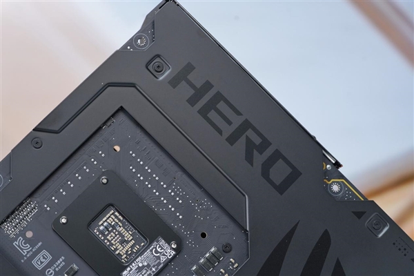 英特尔Ultra旗舰座驾！华硕ROG MAXIMUS Z890 HERO主板图赏