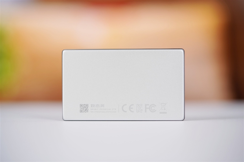 长江存储致态灵·先锋版移动固态硬盘评测：商务也有高性能 29℃温度不可思议