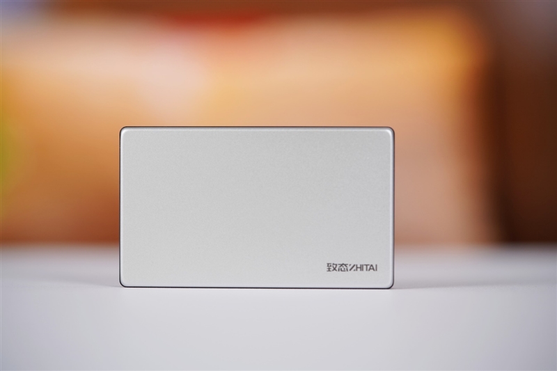 长江存储致态灵·先锋版移动固态硬盘评测：商务也有高性能 29℃温度不可思议