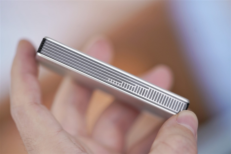 长江存储致态灵·先锋版移动固态硬盘评测：商务也有高性能 29℃温度不可思议