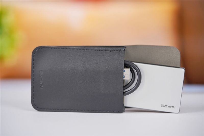 长江存储致态灵·先锋版移动固态硬盘评测：商务也有高性能 29℃温度不可思议