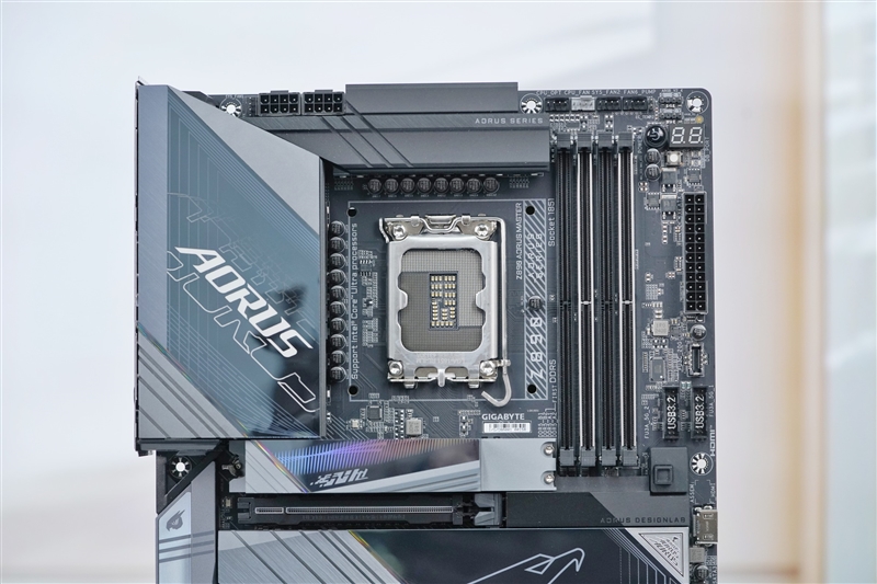 3K价位顶级堆料！技嘉Z890 AORUS MASTER超级雕主板评测：内存调校独步天下