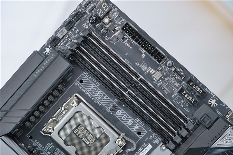 3K价位顶级堆料！技嘉Z890 AORUS MASTER超级雕主板评测：内存调校独步天下