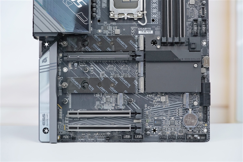 3K价位顶级堆料！技嘉Z890 AORUS MASTER超级雕主板评测：内存调校独步天下