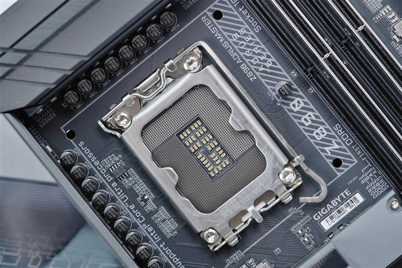 3K价位顶级堆料！技嘉Z890 AORUS MASTER超级雕主板评测：内存调校独步天下