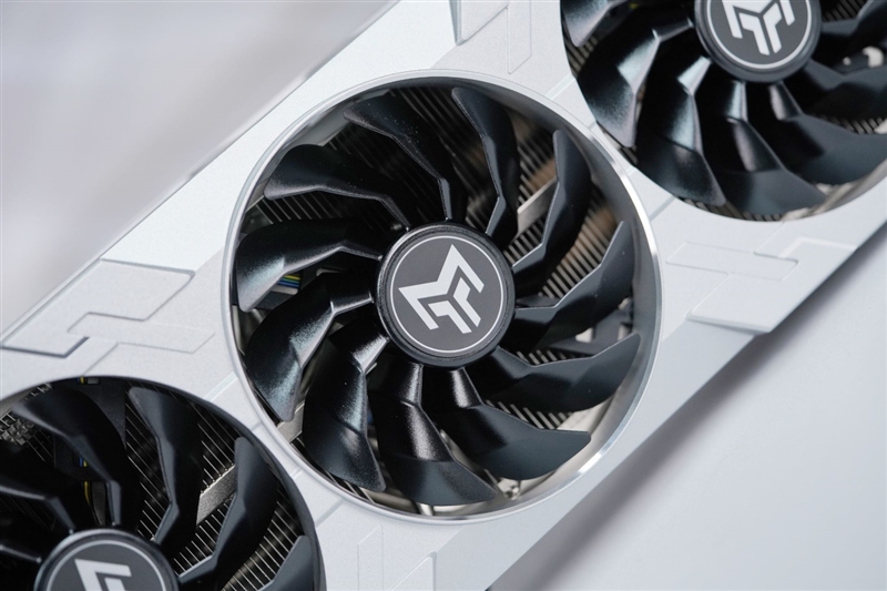 影驰GEFORCE RTX 4070Ti SUPER 金属大师Plus OC评测：重量级玩家的重量级选择