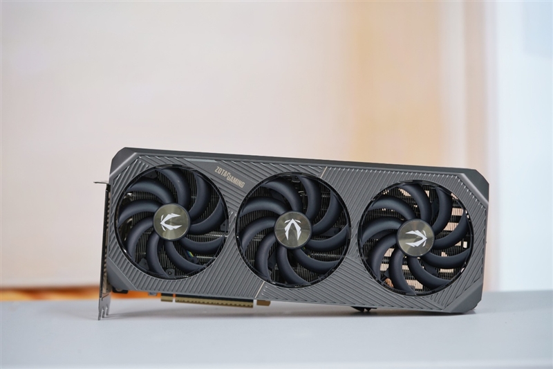 索泰RTX 5090D SOLID OC显卡评测：DLSS 4加持 无敌就是这么寂寞