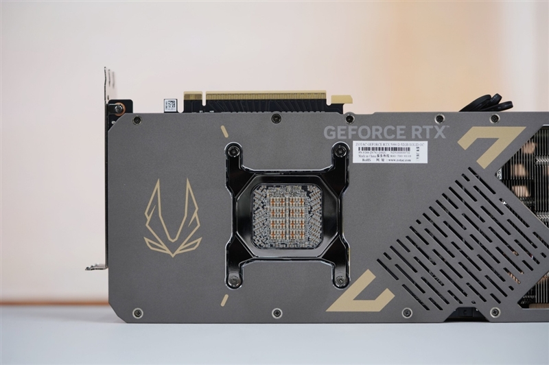 索泰RTX 5090D SOLID OC显卡评测：DLSS 4加持 无敌就是这么寂寞