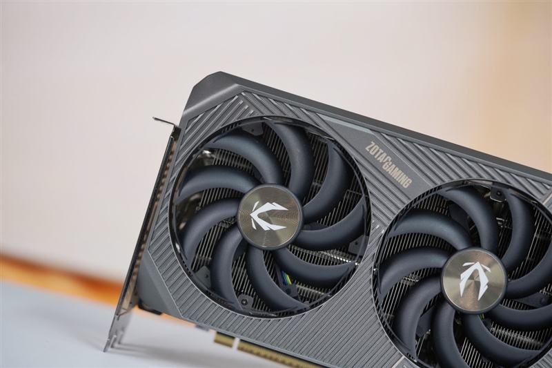 索泰RTX 5090D SOLID OC显卡评测：DLSS 4加持 无敌就是这么寂寞