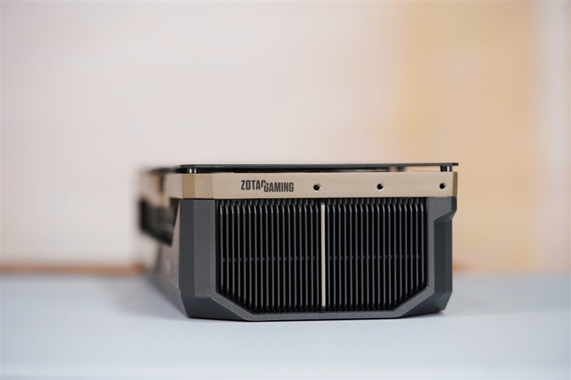 索泰RTX 5090D SOLID OC显卡评测：DLSS 4加持 无敌就是这么寂寞