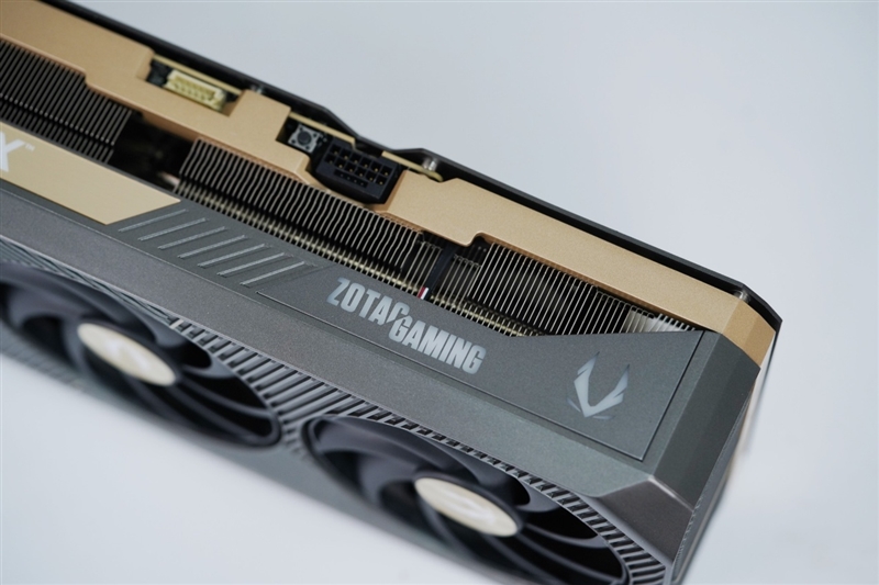 索泰RTX 5090D SOLID OC显卡评测：DLSS 4加持 无敌就是这么寂寞