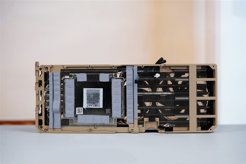 索泰RTX 5090D SOLID OC显卡评测：DLSS 4加持 无敌就是这么寂寞