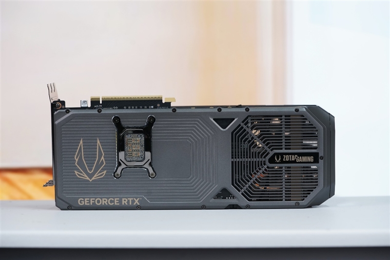 最高频率近3.3GHz！索泰RTX 5080 AMP EXTREME INFINITY评测：超频后与RTX 4090相去不远