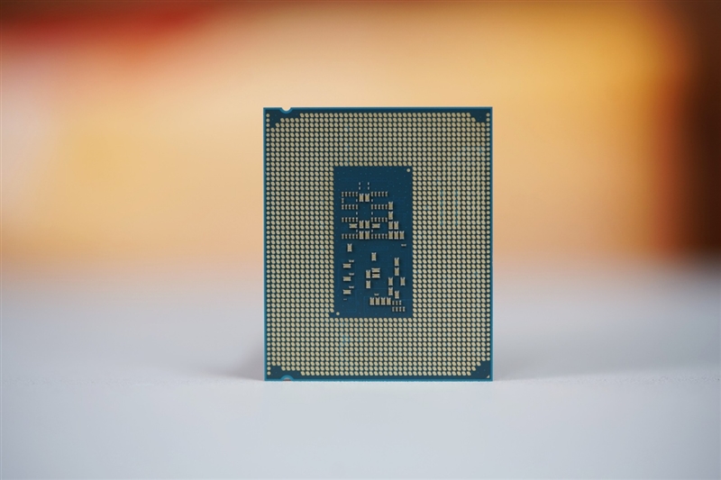 Intel酷睿Ultra 5 230F处理器评测：高频率低功耗 办公首选