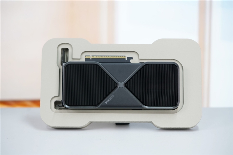 NVIDIA RTX 5070首发评测：DLSS 4提升超4倍！4K游戏不再是高端玩家专属