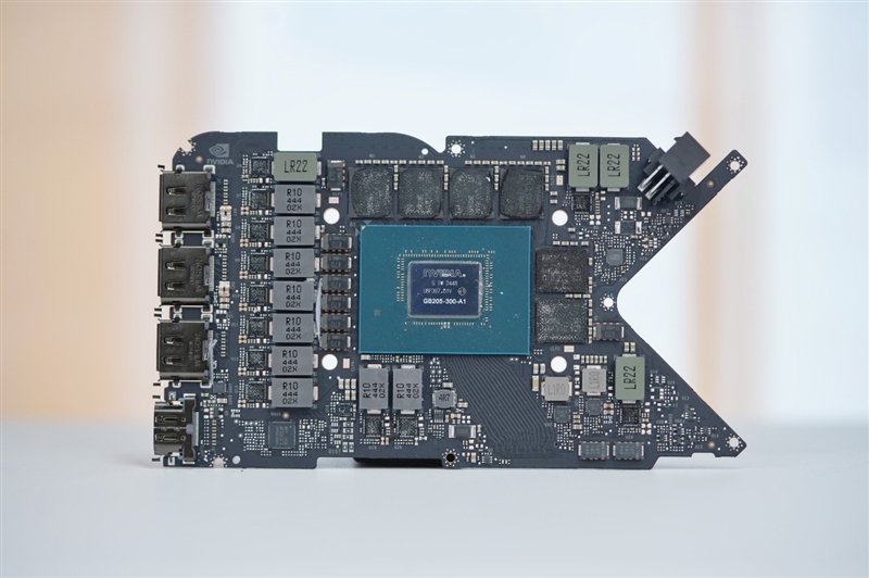 NVIDIA RTX 5070首发评测：DLSS 4提升超4倍！4K游戏不再是高端玩家专属