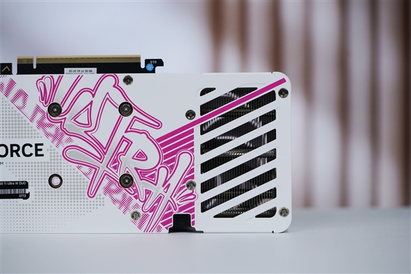 七彩虹iGame RTX 5060 Ti Ultra W DUO 16GB OC显卡图赏