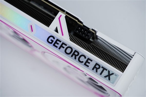 七彩虹iGame RTX 5060 Ti Ultra W DUO 16GB OC显卡图赏