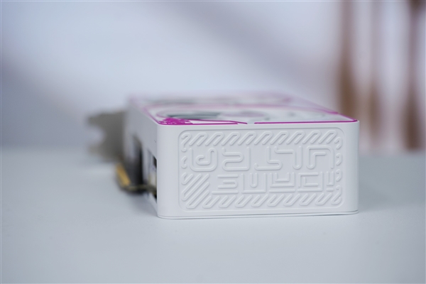 七彩虹iGame RTX 5060 Ti Ultra W DUO 16GB OC显卡图赏