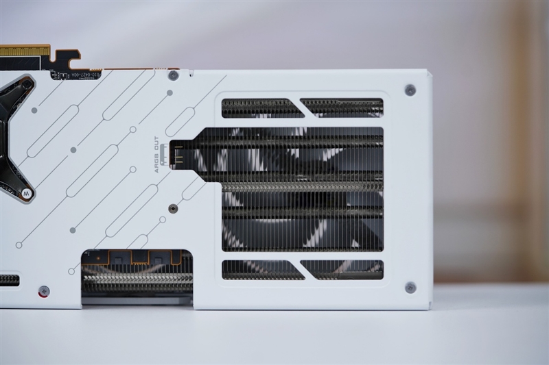 AMD RX 9070 GRE首发评测：游戏碾压RTX 5060 Ti 16GB 超频接近RTX 5070