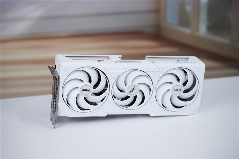 AMD RX 9070 GRE首发评测：游戏碾压RTX 5060 Ti 16GB 超频接近RTX 5070