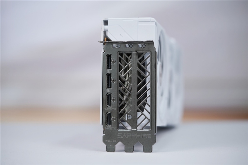 AMD RX 9070 GRE首发评测：游戏碾压RTX 5060 Ti 16GB 超频接近RTX 5070