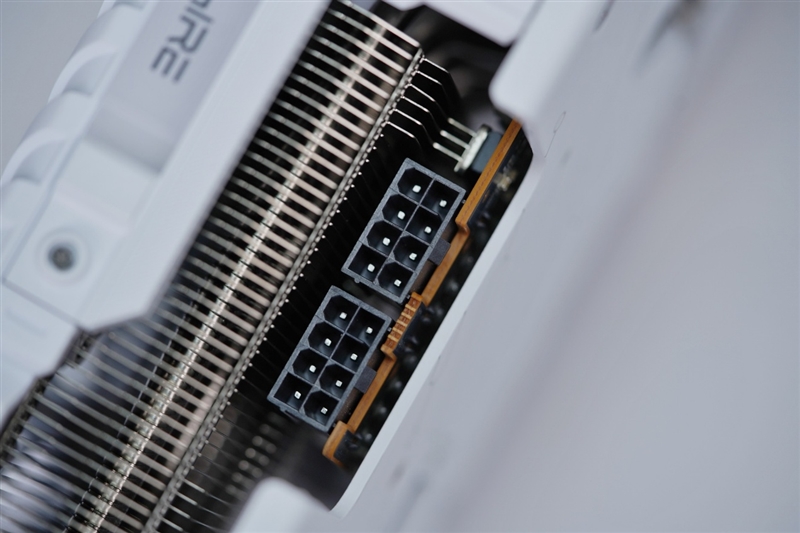 AMD RX 9070 GRE首发评测：游戏碾压RTX 5060 Ti 16GB 超频接近RTX 5070