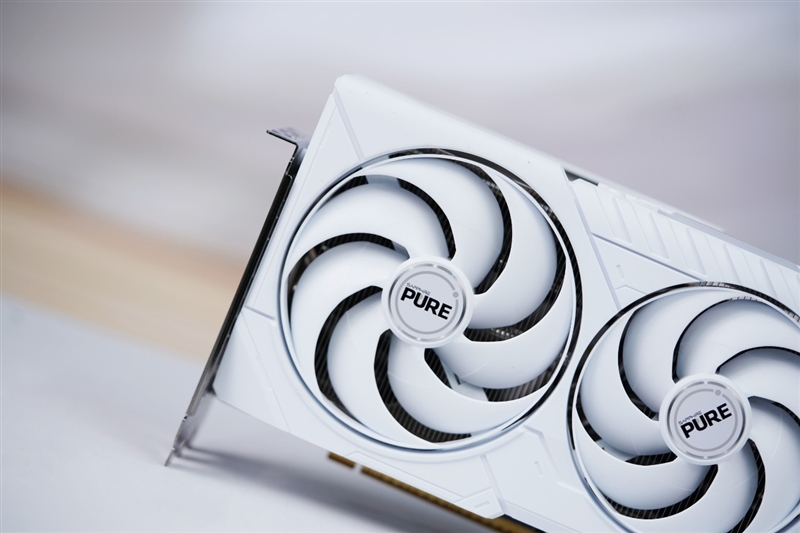 AMD RX 9070 GRE首发评测：游戏碾压RTX 5060 Ti 16GB 超频接近RTX 5070