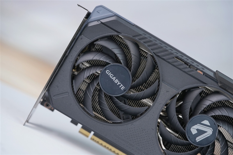 技嘉RTX 5060 Ti GAMING OC 16GB魔鹰显卡评测：DLSS 4技术实属游戏利器 主流显卡也能畅玩4K3A