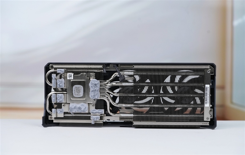 技嘉RTX 5060 Ti GAMING OC 16GB魔鹰显卡评测：DLSS 4技术实属游戏利器 主流显卡也能畅玩4K3A