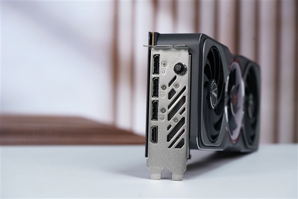 再续引力之环！七彩虹iGame RTX 5060 Adavanced OC显卡图赏