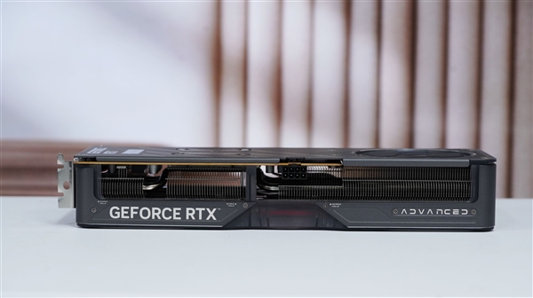 再续引力之环！七彩虹iGame RTX 5060 Adavanced OC显卡图赏