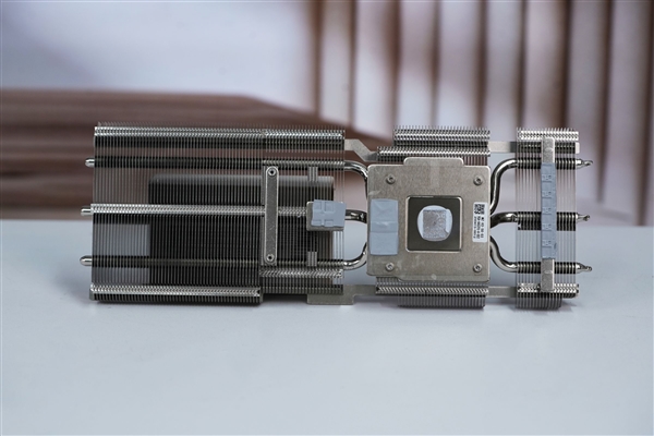 再续引力之环！七彩虹iGame RTX 5060 Adavanced OC显卡图赏