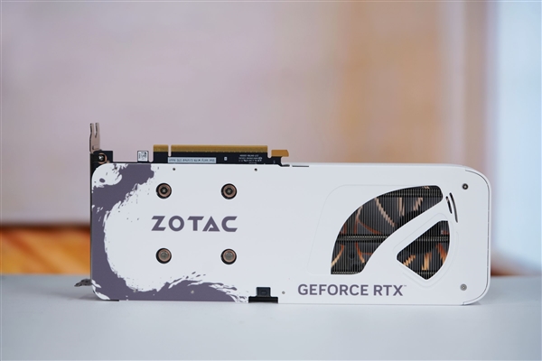 升级冰芯2.0散热 索泰RTX 5060月影显卡图赏