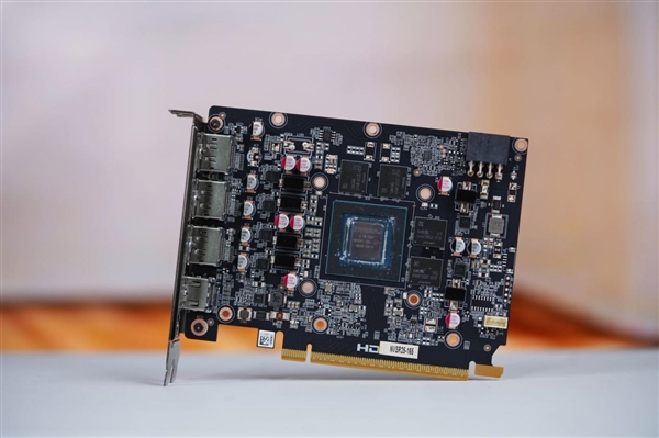 升级冰芯2.0散热 索泰RTX 5060月影显卡图赏