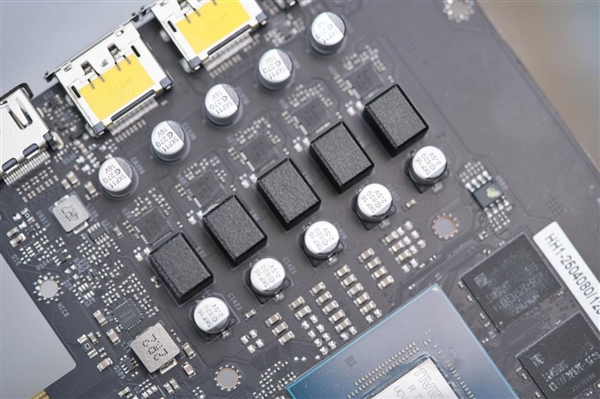 特大双风扇！耕升RTX 5060暴风OC显卡图赏