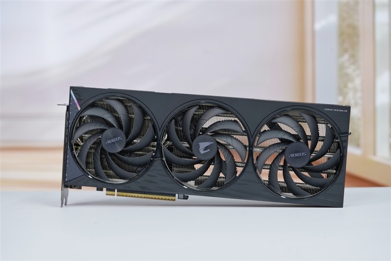 技嘉RTX 5060小雕首发评测：超越RTX 4060 Ti！2K也有一战之力