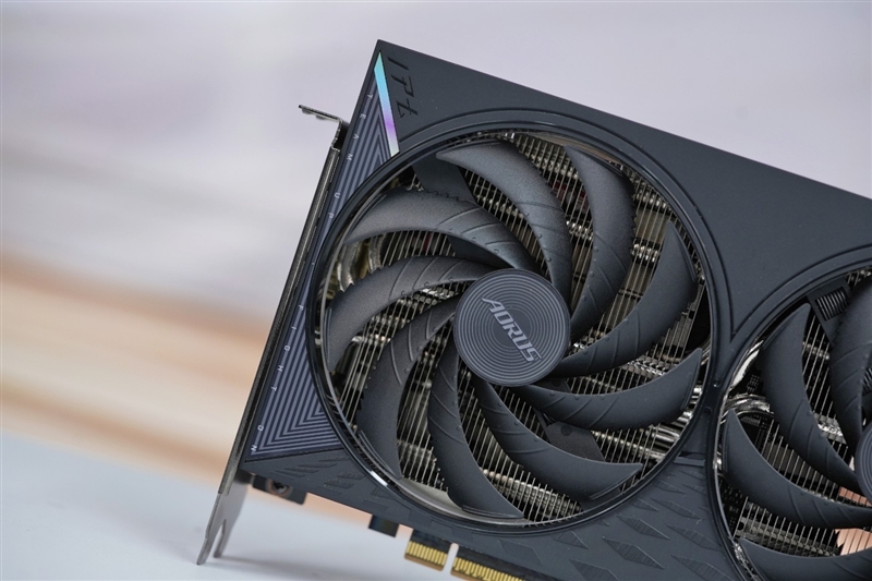 技嘉RTX 5060小雕首发评测：超越RTX 4060 Ti！2K也有一战之力