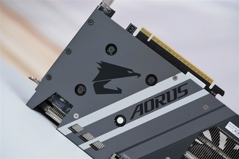 技嘉RTX 5060小雕首发评测：超越RTX 4060 Ti！2K也有一战之力