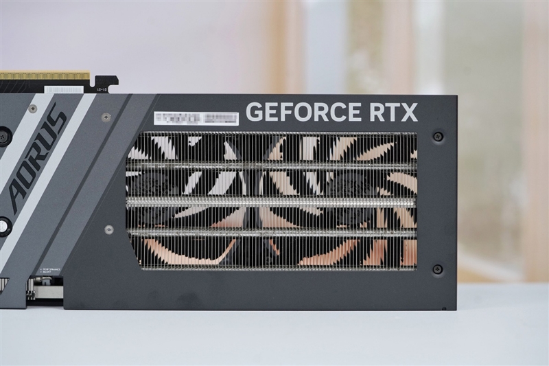 技嘉RTX 5060小雕首发评测：超越RTX 4060 Ti！2K也有一战之力