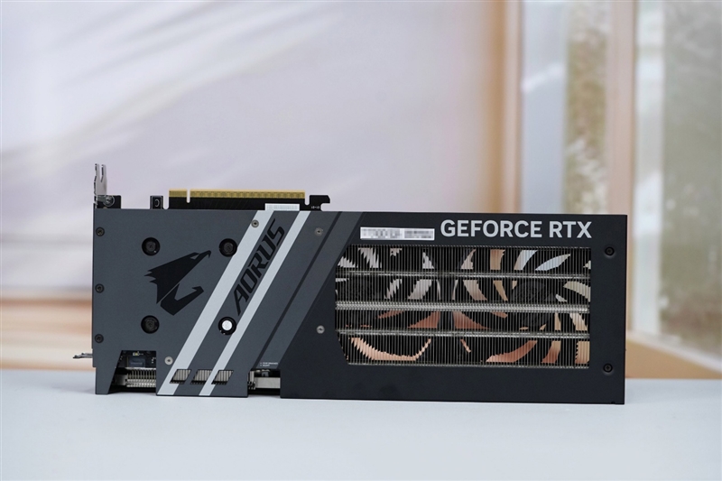 技嘉RTX 5060小雕首发评测：超越RTX 4060 Ti！2K也有一战之力