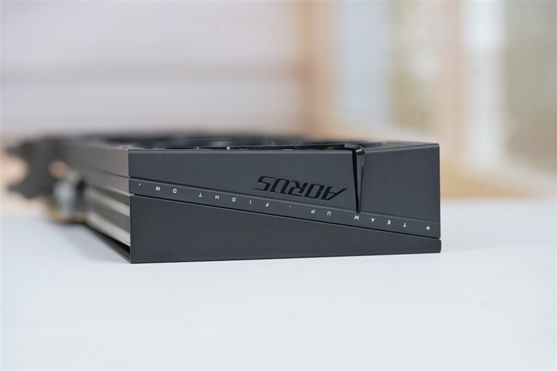 技嘉RTX 5060小雕首发评测：超越RTX 4060 Ti！2K也有一战之力