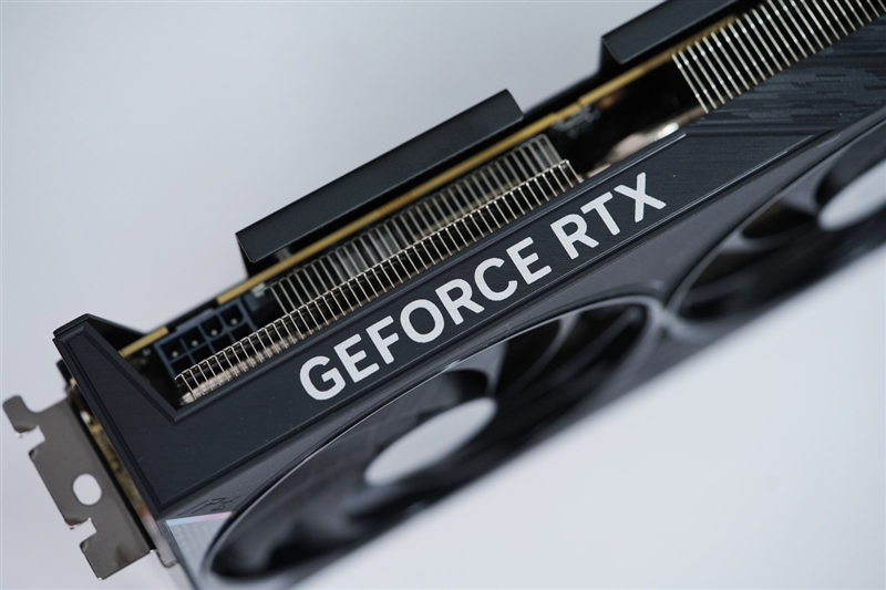 技嘉RTX 5060小雕首发评测：超越RTX 4060 Ti！2K也有一战之力