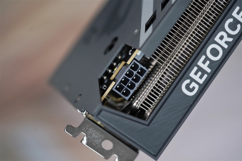 技嘉RTX 5060小雕首发评测：超越RTX 4060 Ti！2K也有一战之力