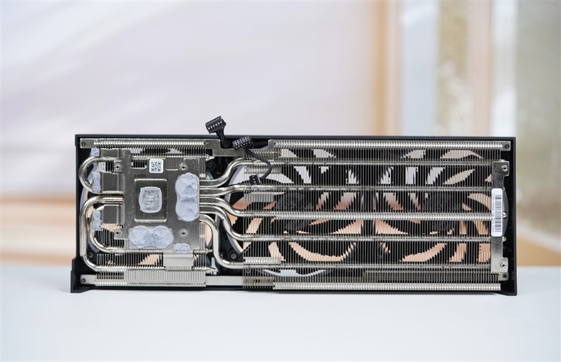 技嘉RTX 5060小雕首发评测：超越RTX 4060 Ti！2K也有一战之力